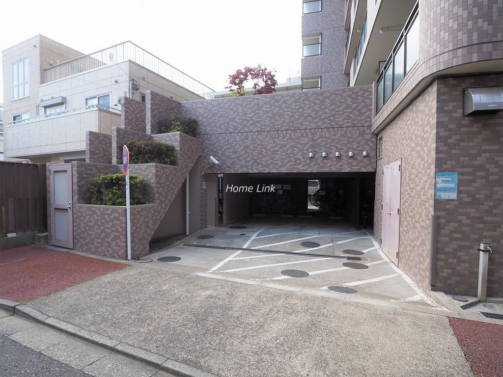 ライオンズマンション本蓮沼第2　駐車場出入口